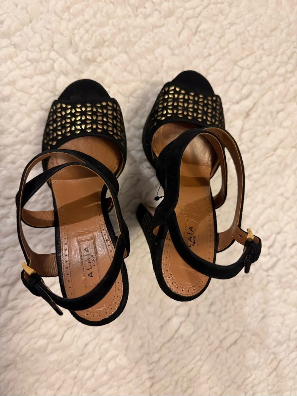 Alaia striking black